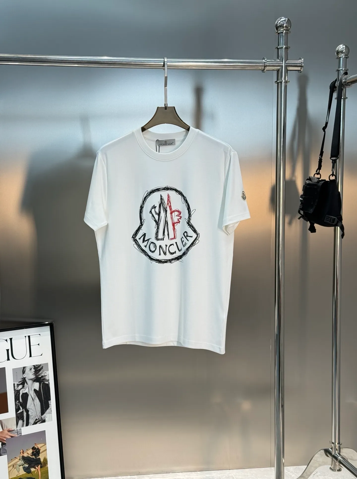 ⚜️Moncler 2026 New Arrival T . logo . . . Classic . . ！ 250 ， ， ！ ：Black.White.Sizes：s-xxl 175/140 L